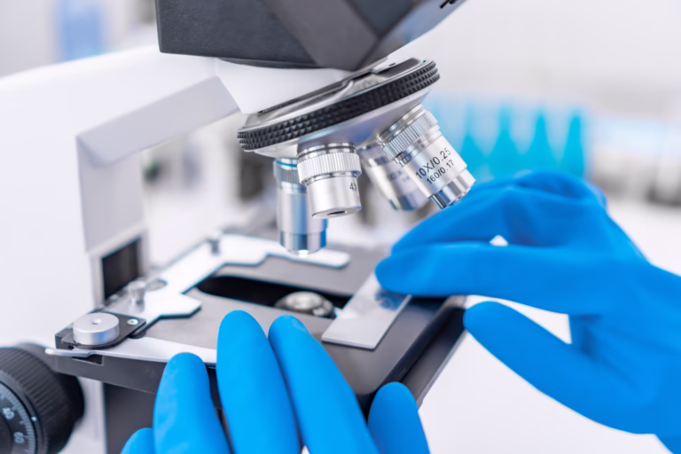 Biopsia: Ce este, de ce se face și cât de importantă este în diagnostic